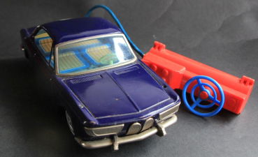 Bandai BMW 2000 CS Coupe 1967 Tinmodel with Batterydrive (8926)